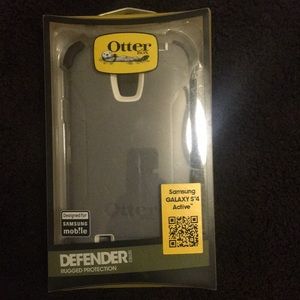 NWT Otter Case Defender